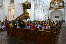 Aussendung der Sternsinger im Hohen Dom zu Fulda (Foto: Karl-Franz Thiede)